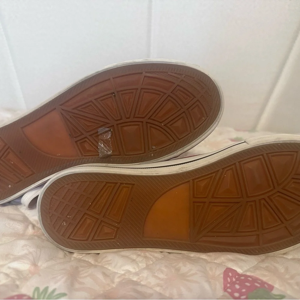 Pete the Cat- Red High-Top Sneakers - Picture 4 of 6